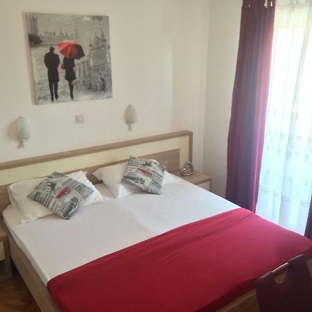 Apartmani Adriatic Ana โนวาลยา ภายนอก รูปภาพ