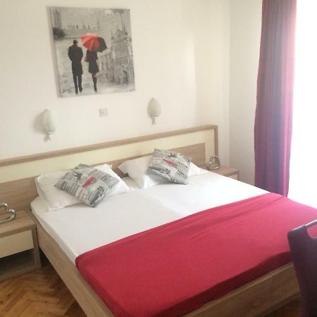 Apartmani Adriatic Ana โนวาลยา ภายนอก รูปภาพ
