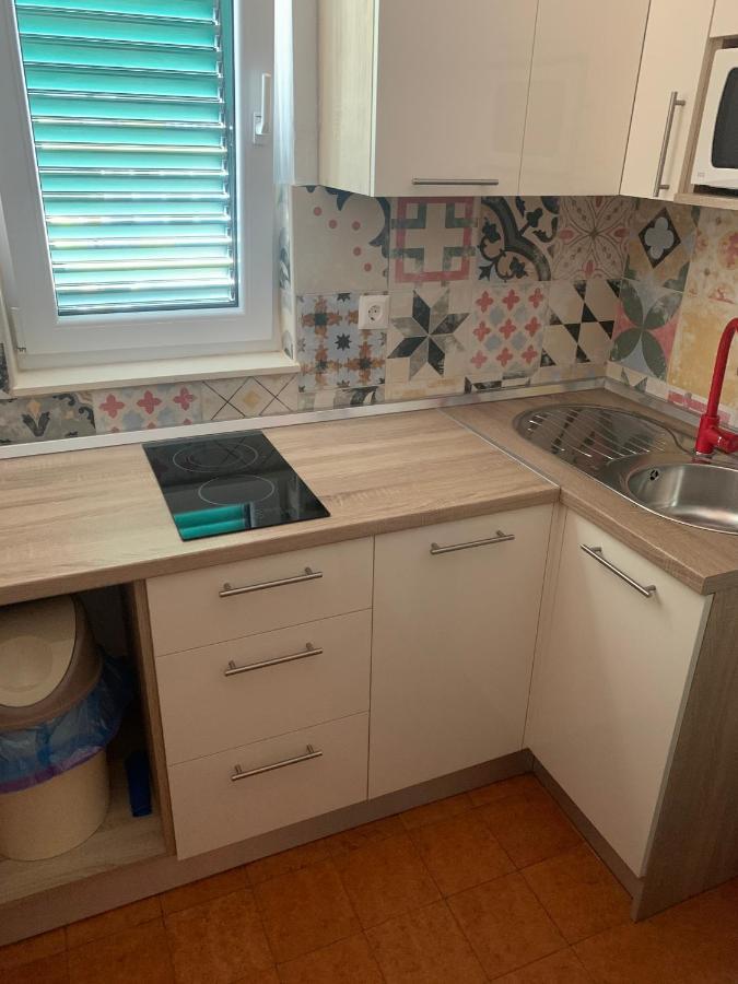 Apartmani Adriatic Ana โนวาลยา ภายนอก รูปภาพ