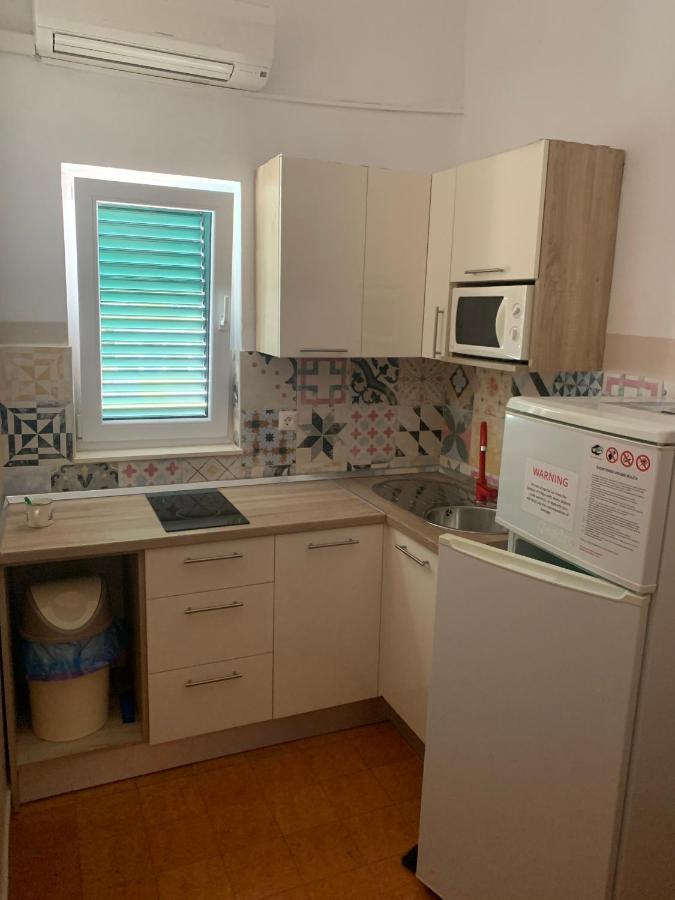 Apartmani Adriatic Ana โนวาลยา ภายนอก รูปภาพ