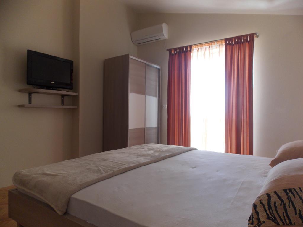 Apartmani Adriatic Ana โนวาลยา ภายนอก รูปภาพ