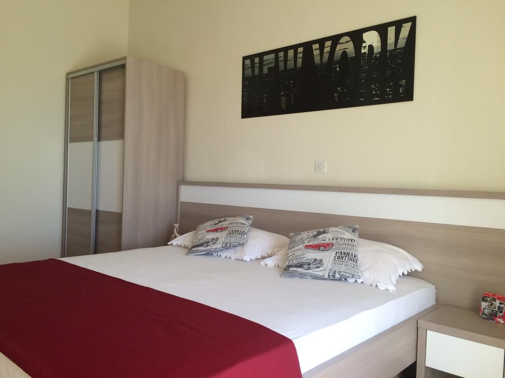 Apartmani Adriatic Ana โนวาลยา ภายนอก รูปภาพ
