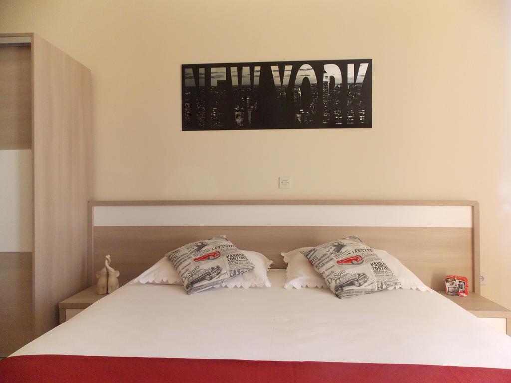Apartmani Adriatic Ana โนวาลยา ภายนอก รูปภาพ