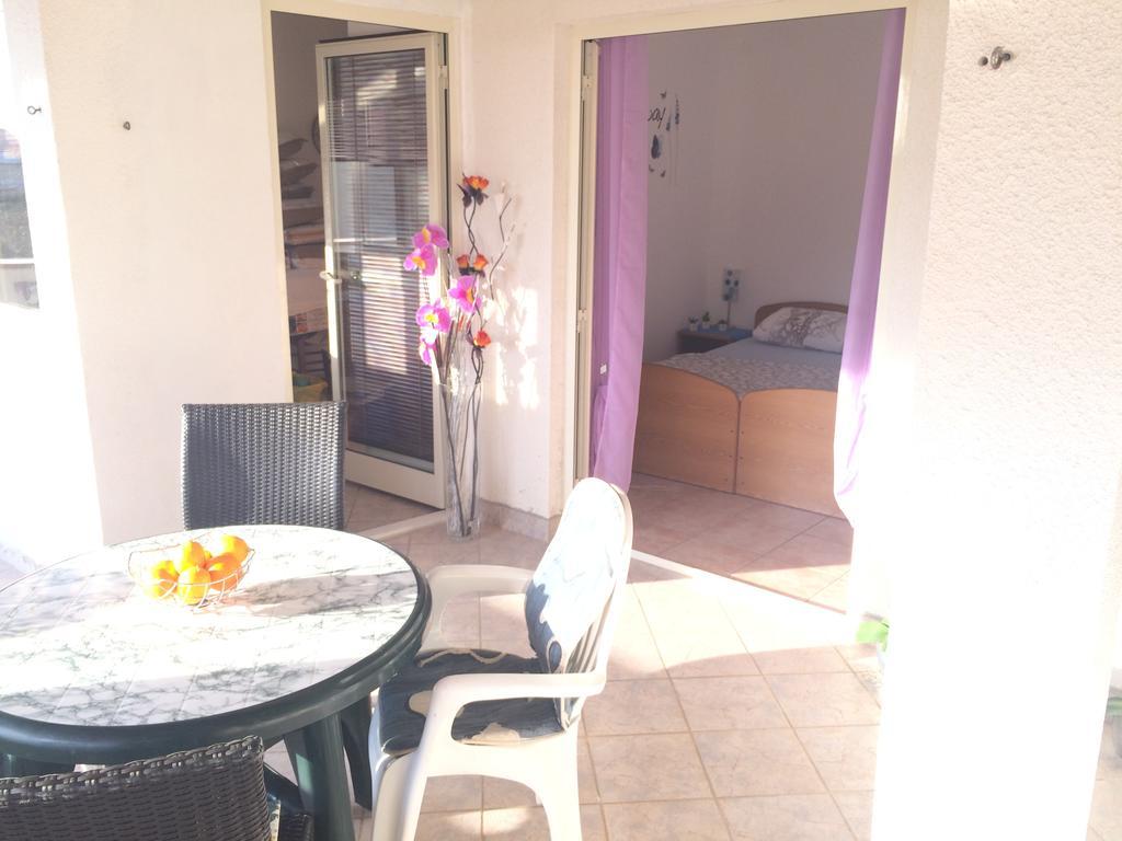 Apartmani Adriatic Ana โนวาลยา ภายนอก รูปภาพ