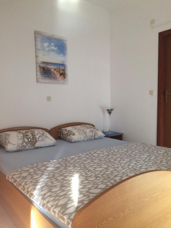 Apartmani Adriatic Ana โนวาลยา ภายนอก รูปภาพ