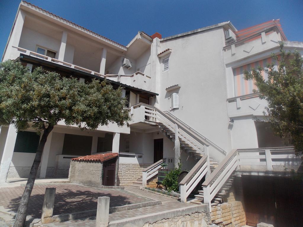 Apartmani Adriatic Ana โนวาลยา ภายนอก รูปภาพ