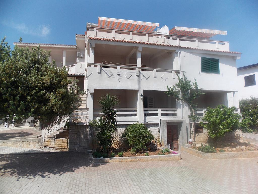 Apartmani Adriatic Ana โนวาลยา ภายนอก รูปภาพ