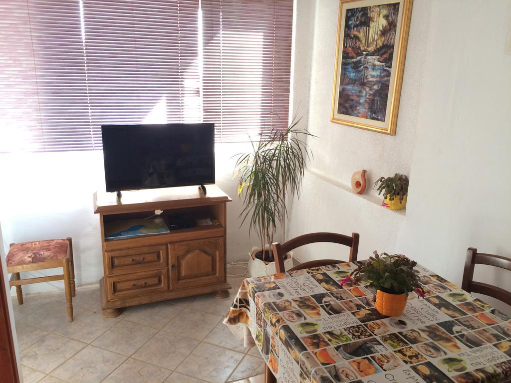 Apartmani Adriatic Ana โนวาลยา ภายนอก รูปภาพ