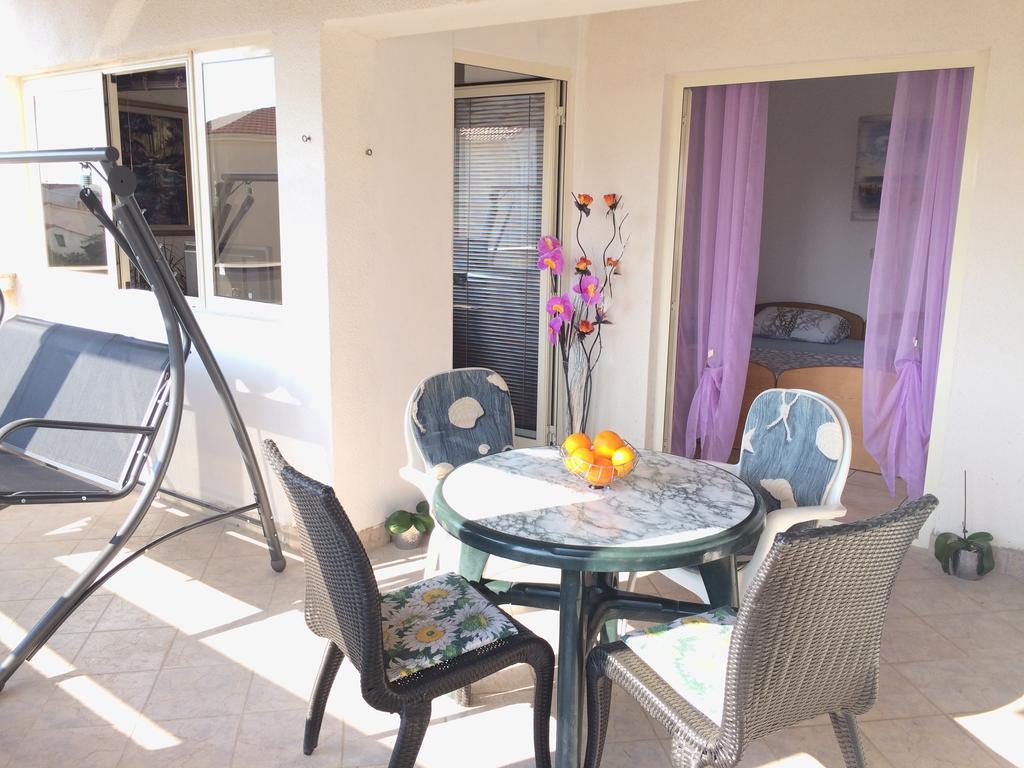 Apartmani Adriatic Ana โนวาลยา ภายนอก รูปภาพ