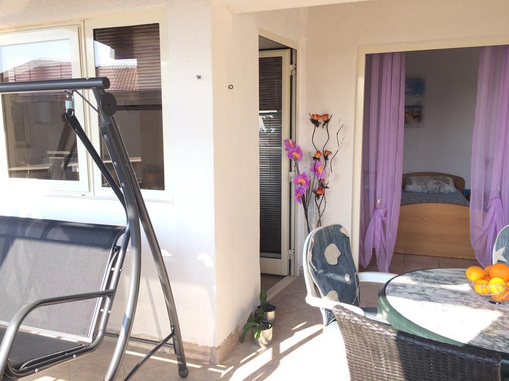 Apartmani Adriatic Ana โนวาลยา ภายนอก รูปภาพ